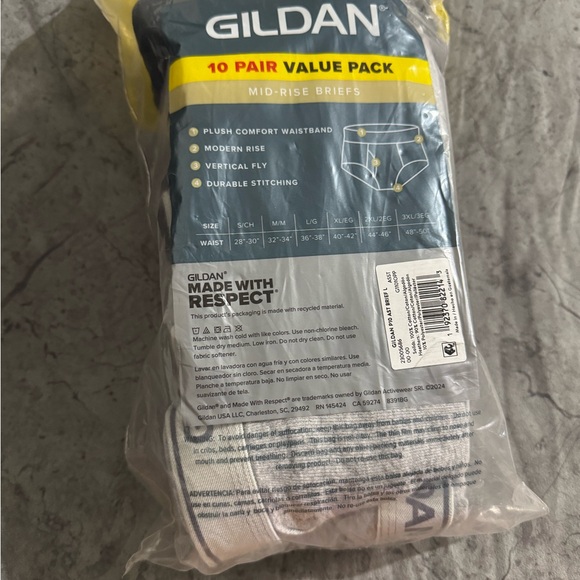 Gildan Men's Classic Briefs 10-Pack - Black and White - Picture 2 of 2